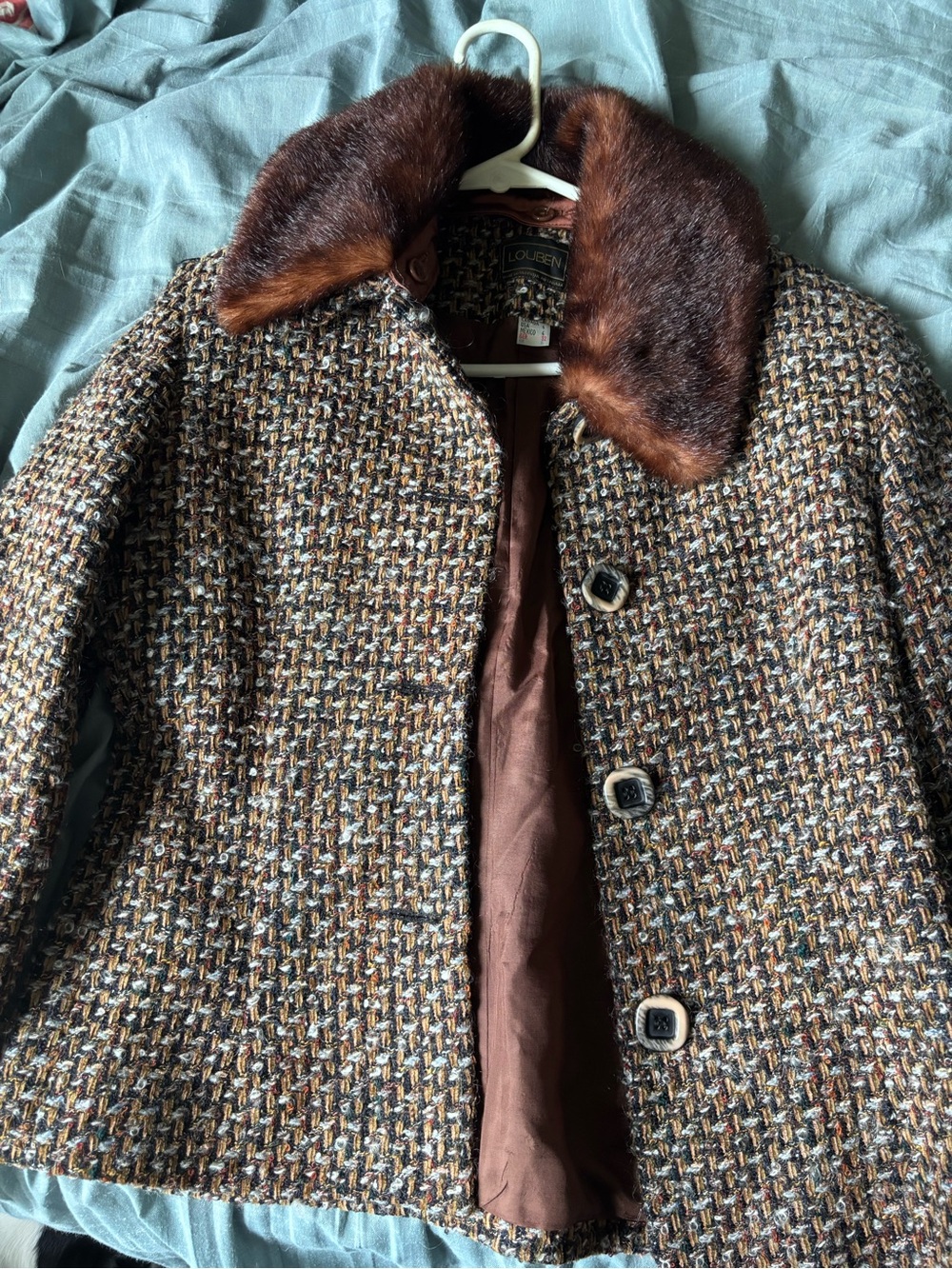 Vintage-Inspired Brown Tweed Jacket with Faux Fur Collar